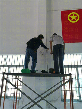 山西臨汾安裝室內(nèi)掛墻式籃球架完成 山西臨汾安裝室內(nèi)掛墻式籃球架完成